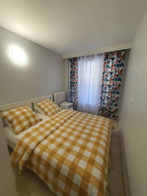 Chaleureux Avec Balcon - * Champigny-sur-Marne